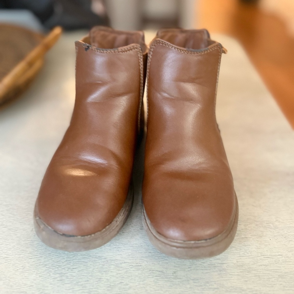 Girls boots size 1